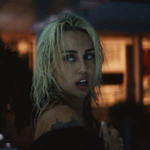 Miley Cyrus Nude Photo & Video Collection